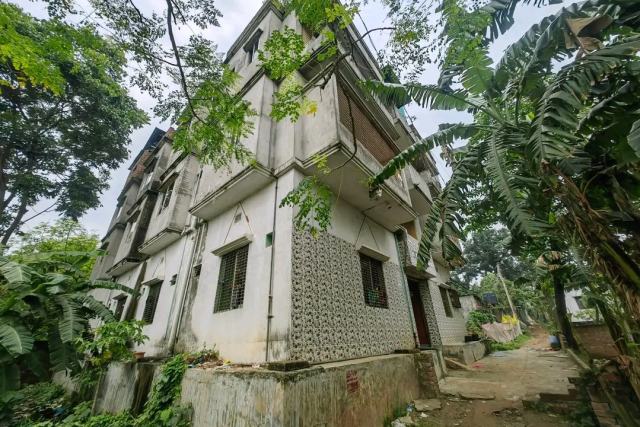 সাভার চানগাঁও এলাকায় ড্যাফোডিল ভার্সিটির কাছে ৩ তলা কমপ্লিট বাড়ি বিক্রয়