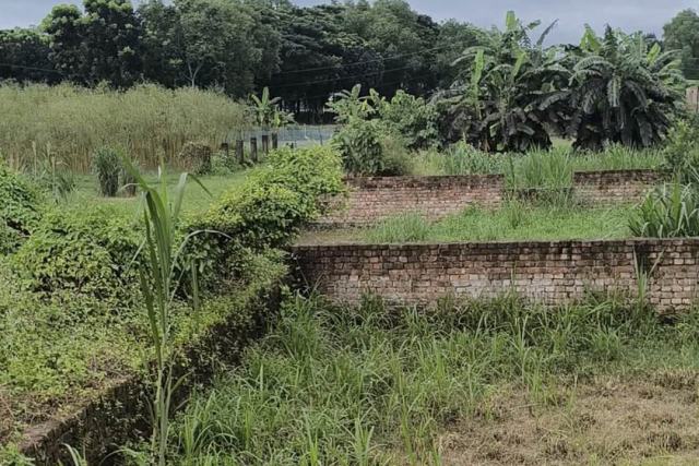 সাভার নামা বাজার ব্রীজ থেকে ৪০০ গজ পশ্চিমে ৫ শতাংশ জমি বিক্রয় করা হবে